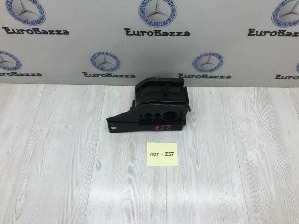 Фиксатор подкапотной проводки правый Mercedes X164 A1646803825