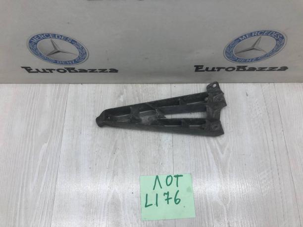 Кронштейн впускного коллектора Mercedes М111 A1112361395