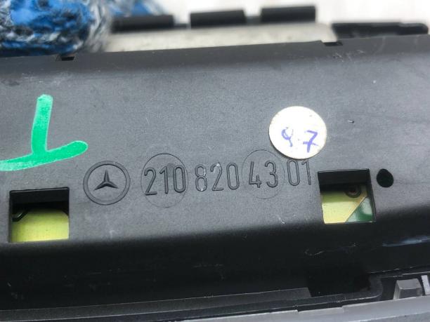 Плафон задний Mercedes W203 Wagon A2108204301