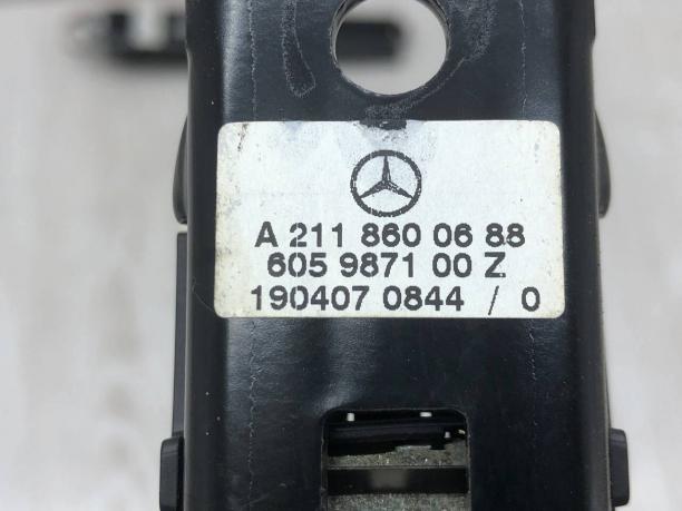 Крепление ремня безопасности Mercedes X164 A2118600688