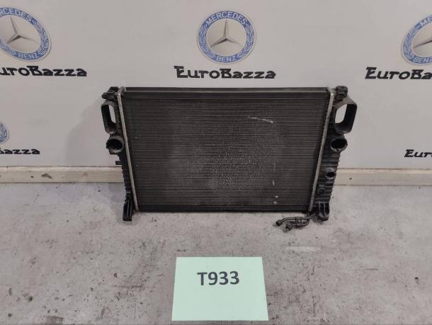 Радиатор охлаждения двигателя Mercedes W211  A2115002302