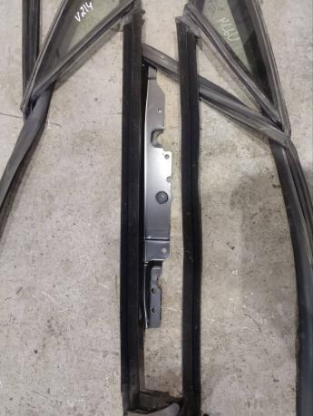 Задняя форточка с уплотнителем Mercedes W207 А2076700339 А2076700339