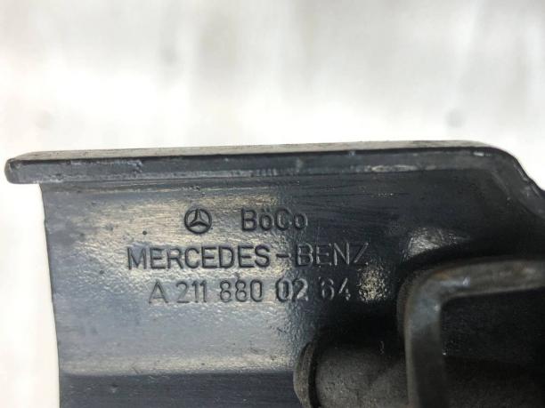 Замок капота Mercedes W211 А2118800264 А2118800264