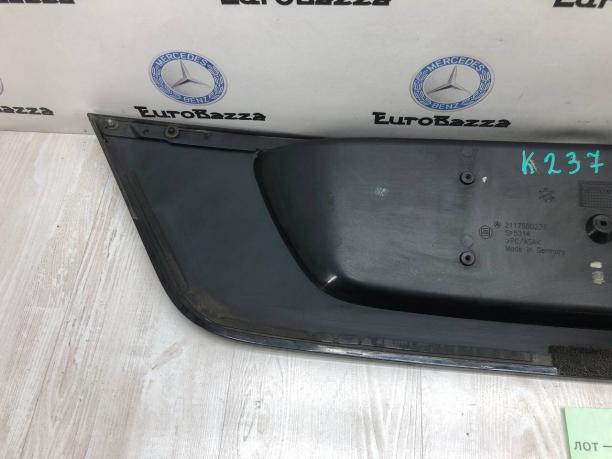 Накладка крышки багажника Mercedes W211 A2117500037