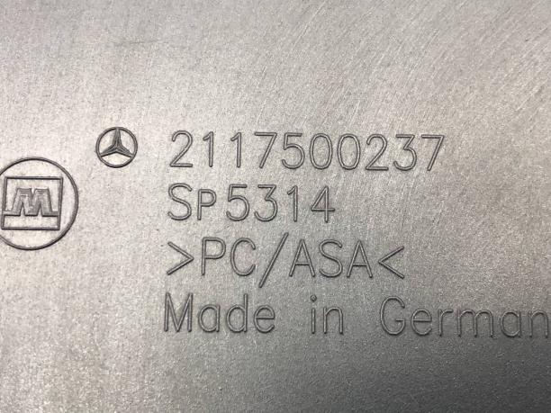 Накладка крышки багажника Mercedes W211 A2117500037