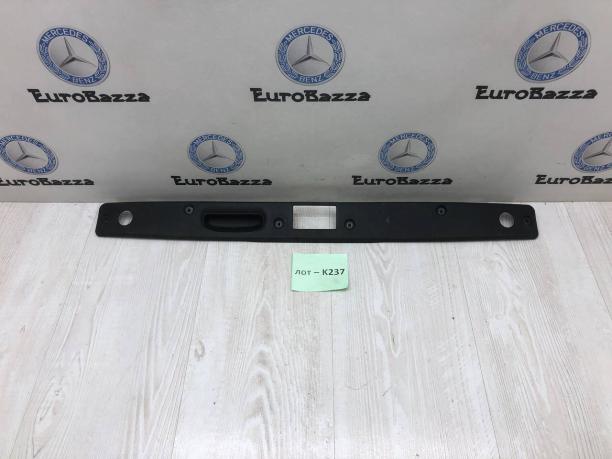 Накладка крышки багажника Mercedes W211 A2117500193
