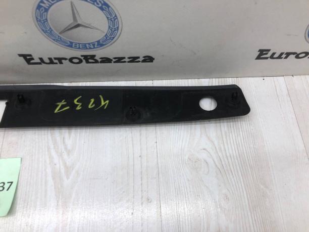 Накладка крышки багажника Mercedes W211 A2117500193