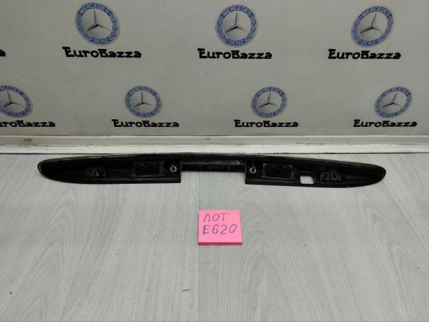 Молдинг крышки багажника Mercedes W251 A2517400593