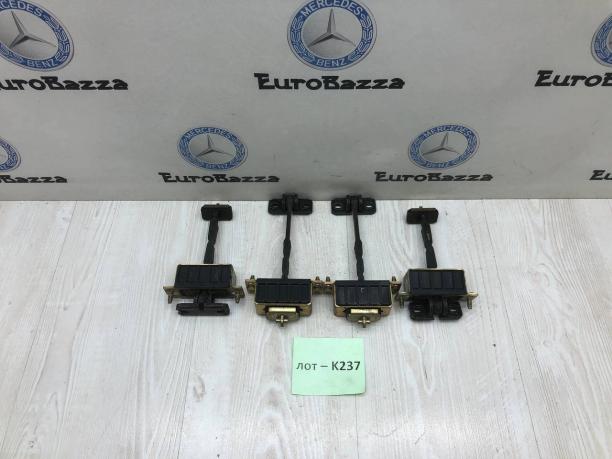 Ограничители дверей Mercedes W211 A2117200116