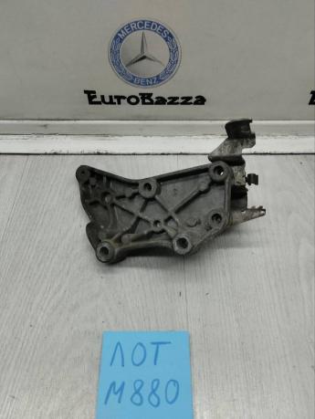 Кронштейн впускного коллектора Mercedes Om651 А6510940039 А6510940039