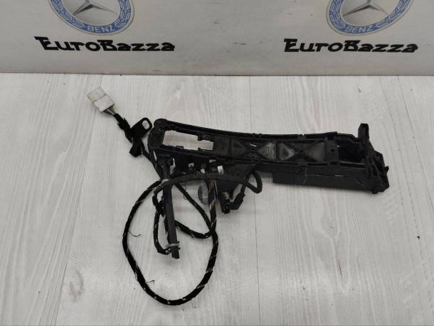 Ответная скоба передняя правая Mercedes W220 A2207600434