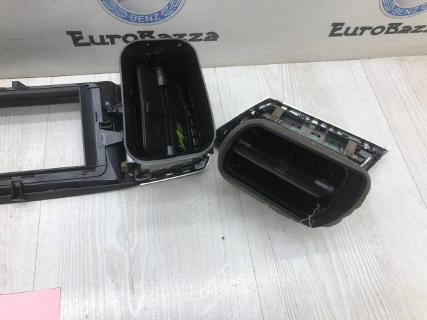 Воздушный дефлектор салона Mercedes W166 A1668300254