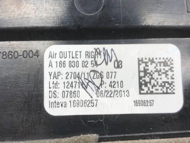 Воздушный дефлектор салона Mercedes W166 A1668300254