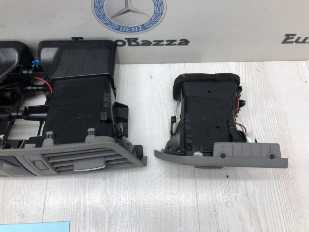 Дефлектора обдува салона Mercedes W207 A2078300154