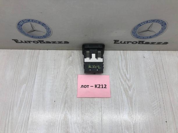 Кнопка стояночного тормоза Mercedes W166 A2469050451