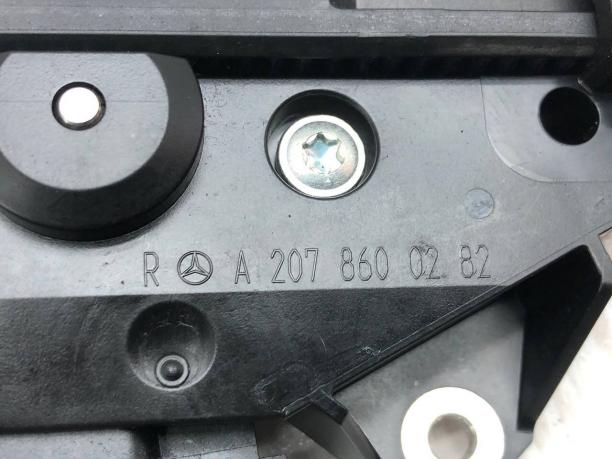 Подаватель ремня безопасности Mercedes W207 A2078600182