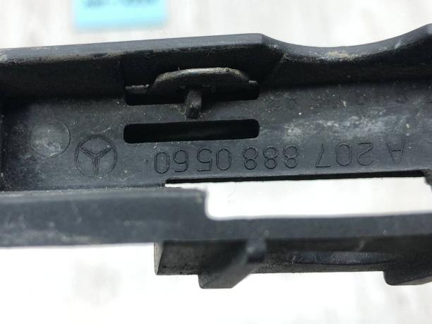 Молдинг капота Mercedes W207 A2078880560