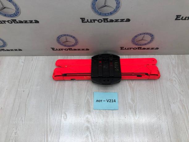 Знак аварийной остановки и кронштейн Mercedes W207 A2048900197