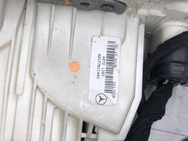 Замок правой двери Mercedes W207 A2047202435