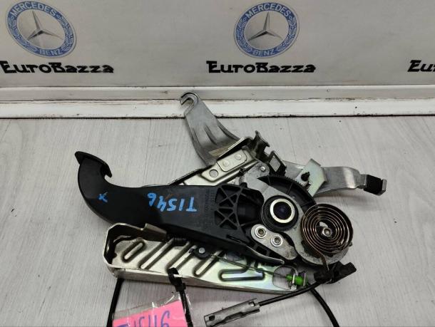 Педаль стояночного тормоза Mercedes W204 A2044201284