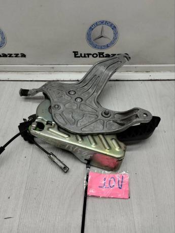 Педаль стояночного тормоза Mercedes W204 A2044201284