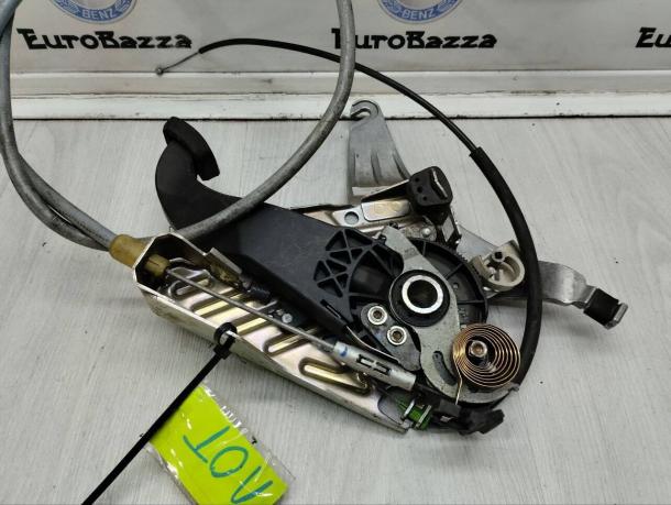 Педаль стояночного тормоза Mercedes W204 A2044200384