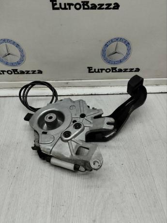 Педаль стояночного тормоза Mercedes W251 A2514200384