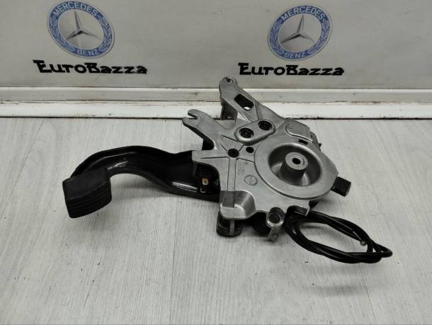 Педаль стояночного тормоза Mercedes W251 A2514200384