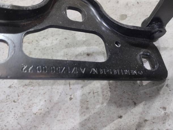 Рама открытия крышки багажника Mercedes R171 A1717500072