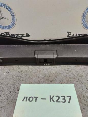 Накладка погрузочного контура Mercedes W211 A2116900641