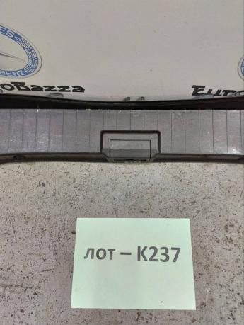 Накладка погрузочного контура Mercedes W211 A2116900641