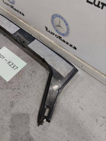 Накладка погрузочного контура Mercedes W211 A2116900641