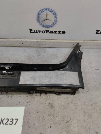 Накладка погрузочного контура Mercedes W211 A2116900641