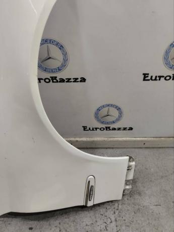 Крыло переднее левое Mercedes W209 A2098800318