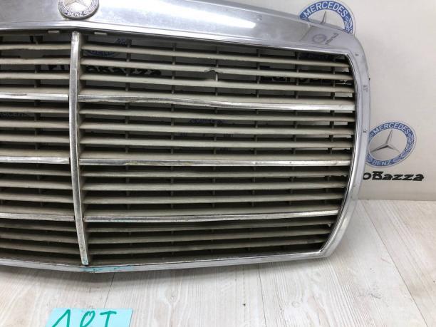 Решетка радиатора Mercedes W123 A1238800183