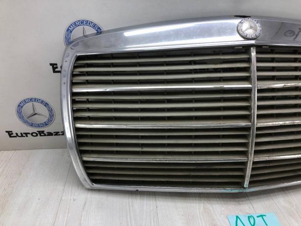 Решетка радиатора Mercedes W123 A1238800183