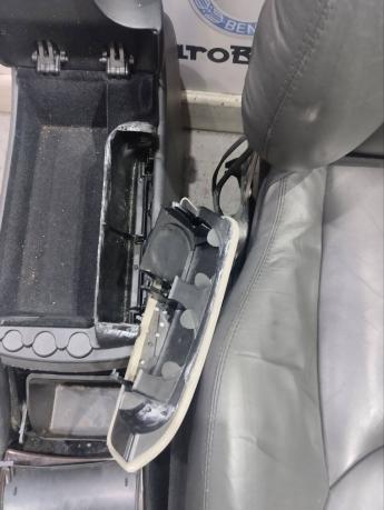 Сиденье переднее левое  Mercedes W220 A2209101246