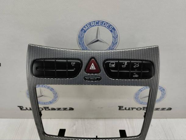 Накладка центральной консоли Mercedes W209 A2096802439