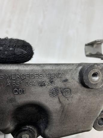 Кронштейн впускного коллектора Mercedes Om651 A6510940239