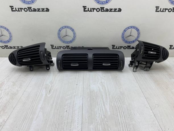 Дефлекторы обдува салона Mercedes W203 A2038302254