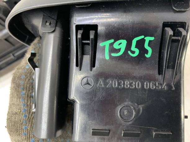 Дефлекторы обдува салона Mercedes W203 A2038302254