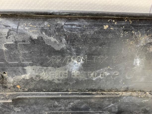 Площадка под передний номер Mercedes W209 A2098850081