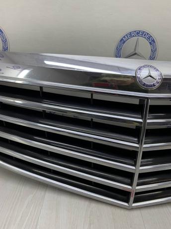 Решетка радиатора Mercedes W211 A2118801783