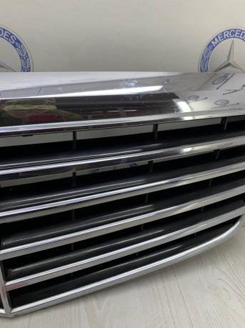 Решетка радиатора Mercedes W211 A2118801783