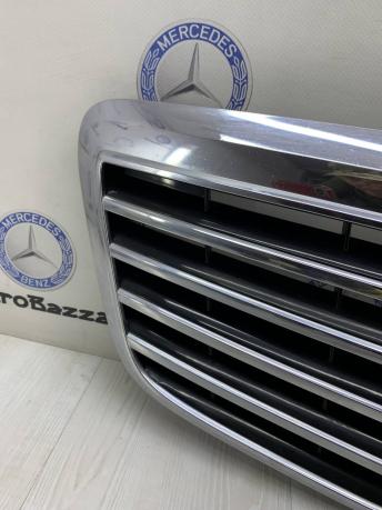 Решетка радиатора Mercedes W211 A2118801783