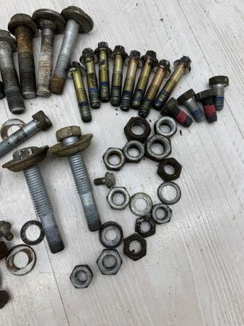 Болты подвески заднего моста Mercedes W202 A0004231771