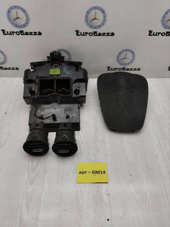 Дефлектор торпедо центральный Mercedes W209 A2098300754