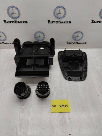 Дефлектор торпедо центральный Mercedes W209 A2098300754