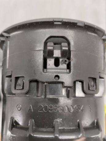 Дефлектор торпедо центральный Mercedes W209 A2098300754