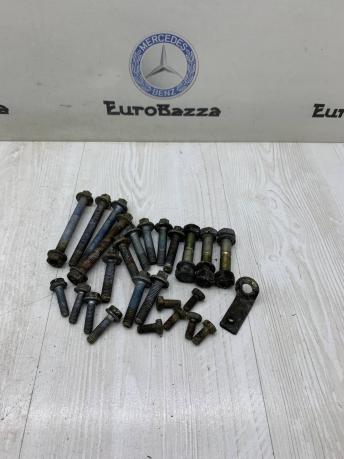 Болт Mercedes W202 A1249903701